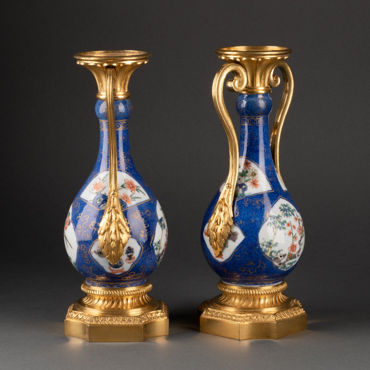 Paire de vases bouteilles en porcelaine de Chine Kangxi-photo-2