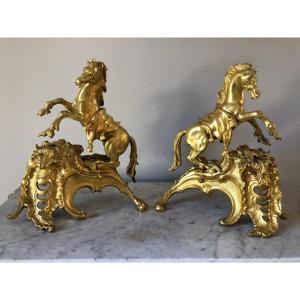 Paire de chenets aux chevaux d’époque Louis XV