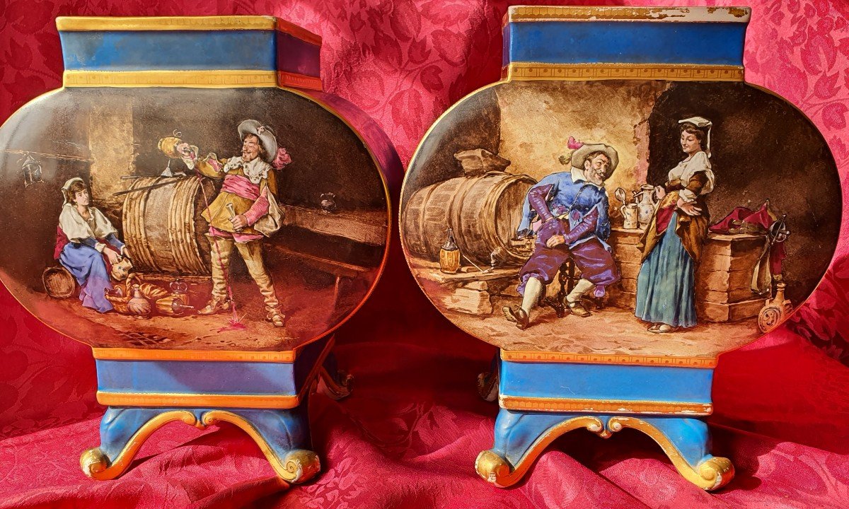 Paire de Vases  Bernardaut, décorés de scènes  humoristiques de traverne