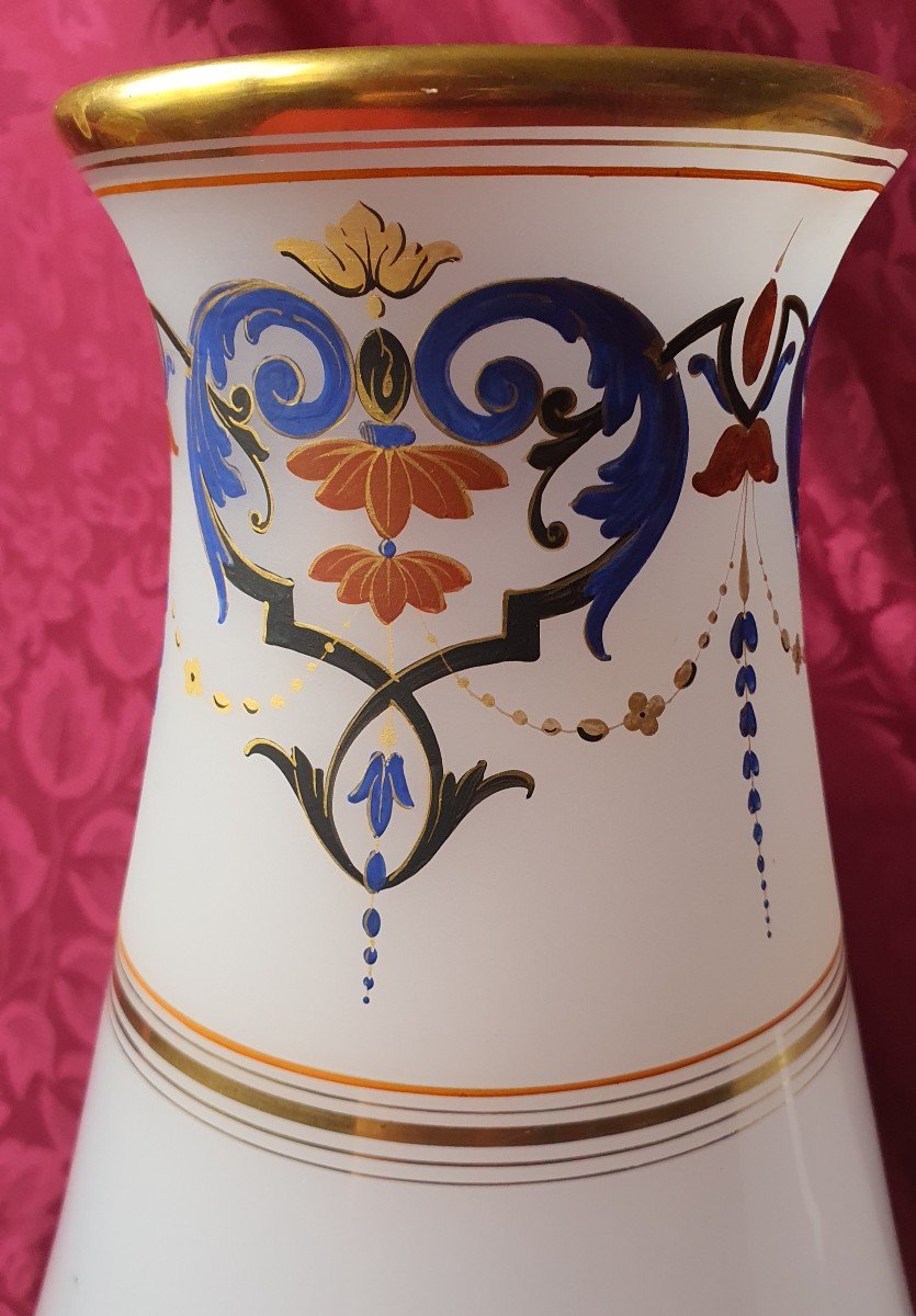 Paire De  Grands Vases Opaline Blanche Polychromes-photo-3