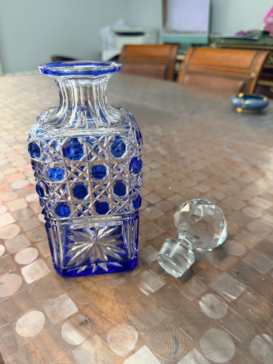Flacon à liqueur carré en cristal taillé doublé bleu cobalt - Époque Fin XIXe / Début XXe-photo-2