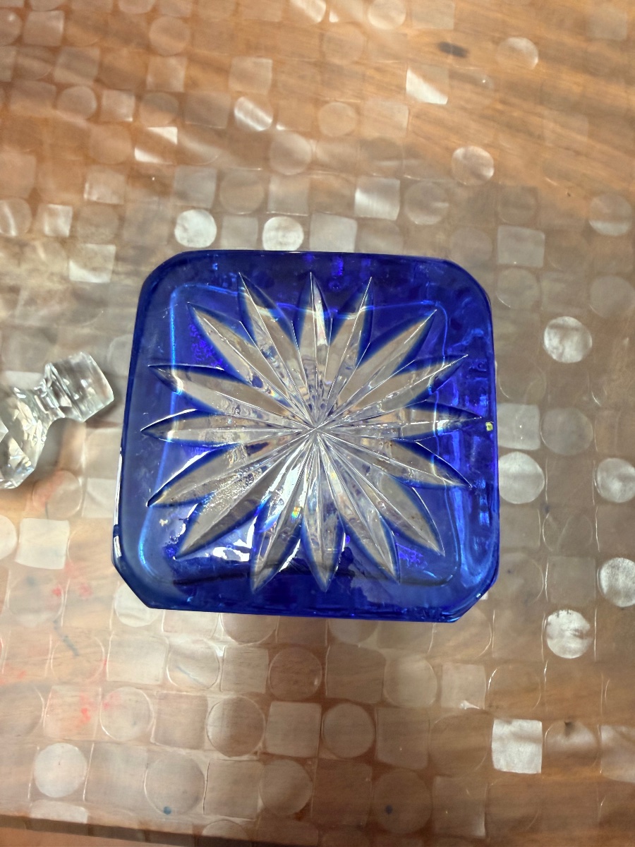 Flacon à liqueur carré en cristal taillé doublé bleu cobalt - Époque Fin XIXe / Début XXe-photo-3