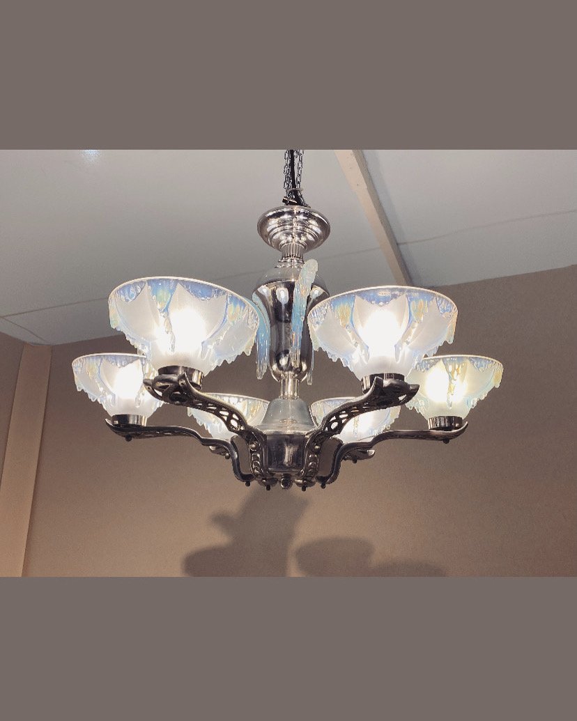 Lustre Art déco Ezan Petitot en verre opalescent, vers 1930