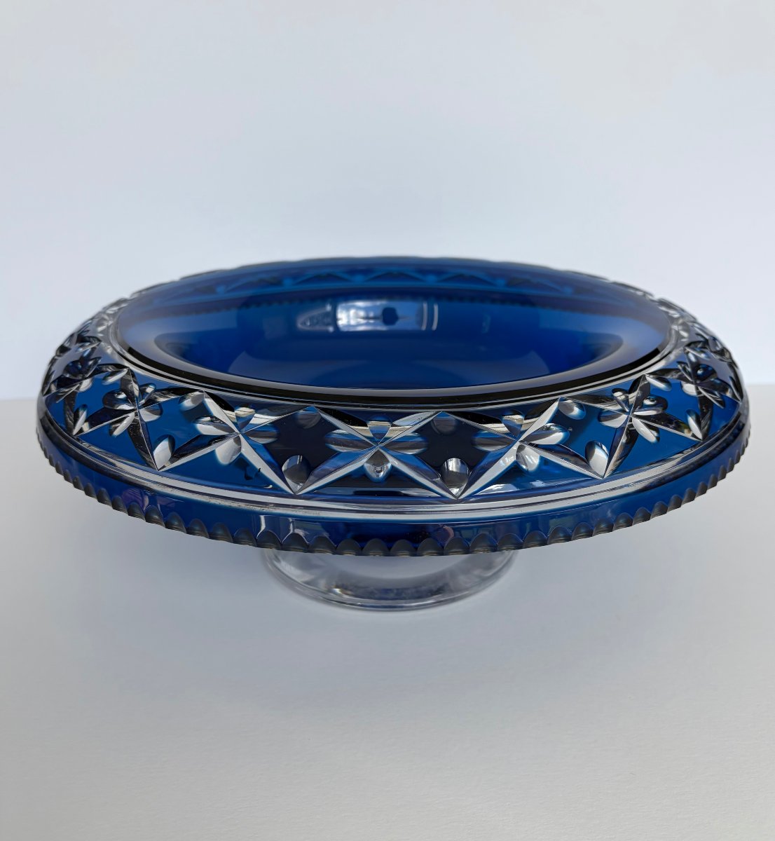 Coupe "Cathédrale", Val-Saint-Lambert,  grand modèle en cristal bleu cobalt