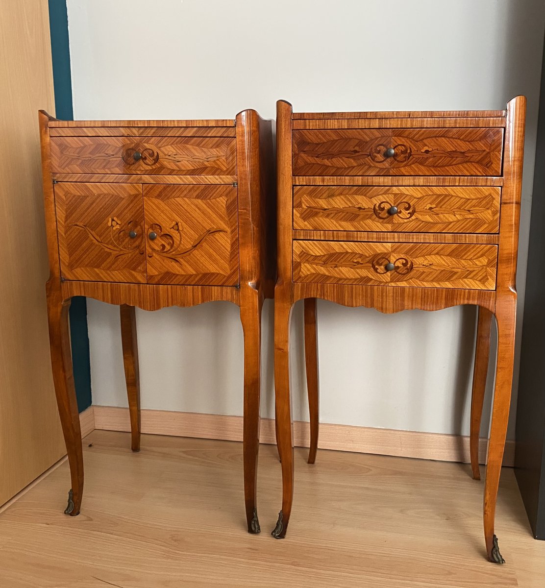Deux meubles de milieu formant paire