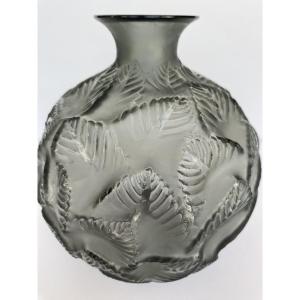 Vase "Ormeaux", René Lalique, 1926