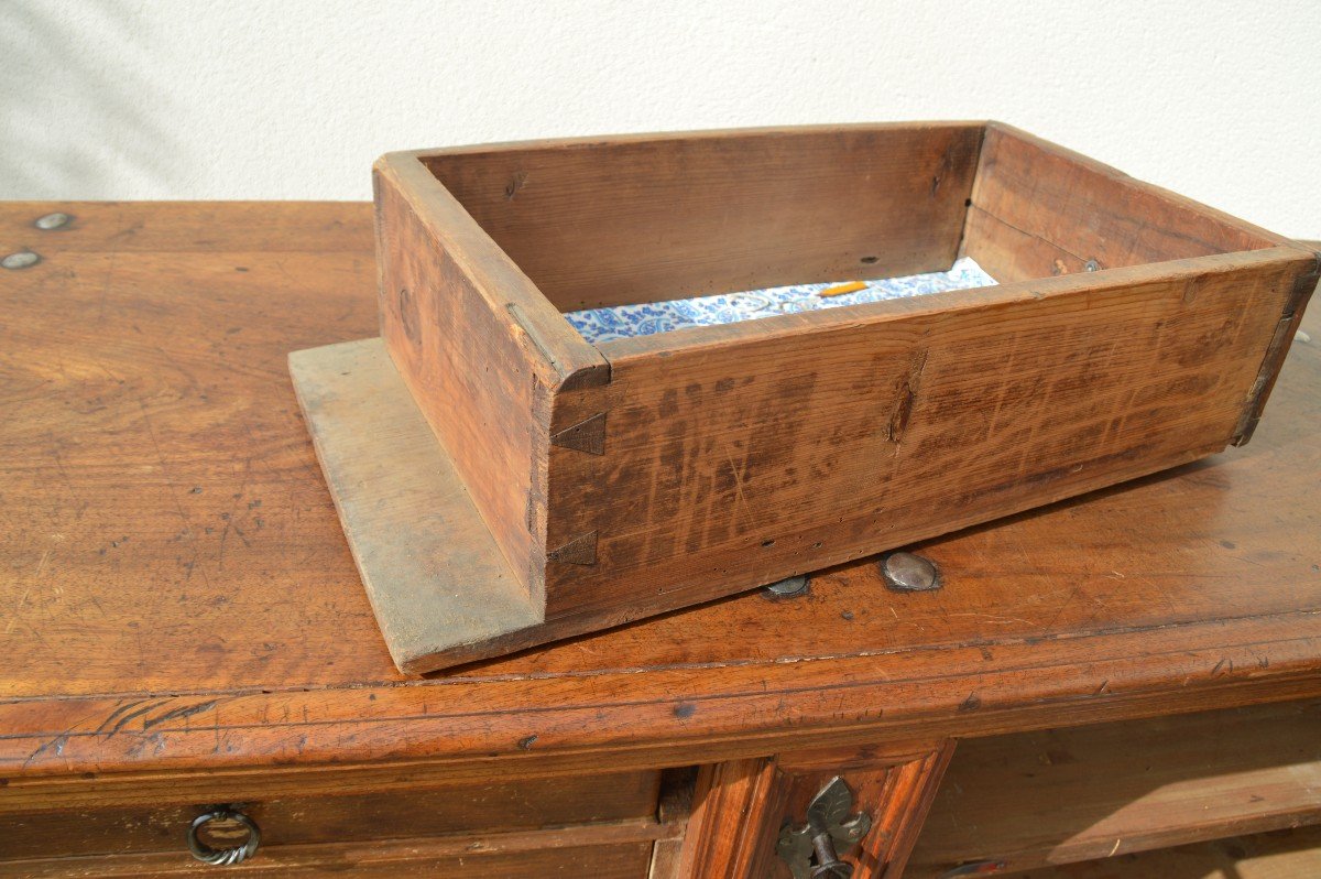 17th Century Chest-photo-3