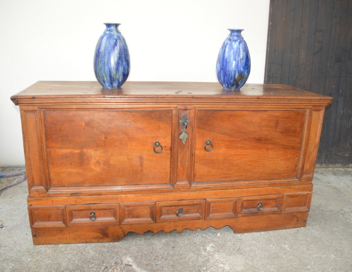 17th Century Chest-photo-4