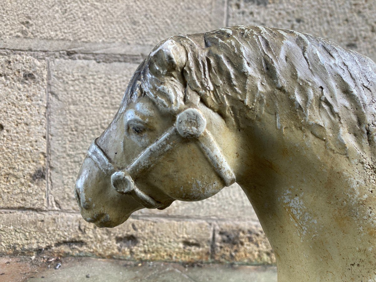 Sculpture De Cheval En Plâtre -photo-1