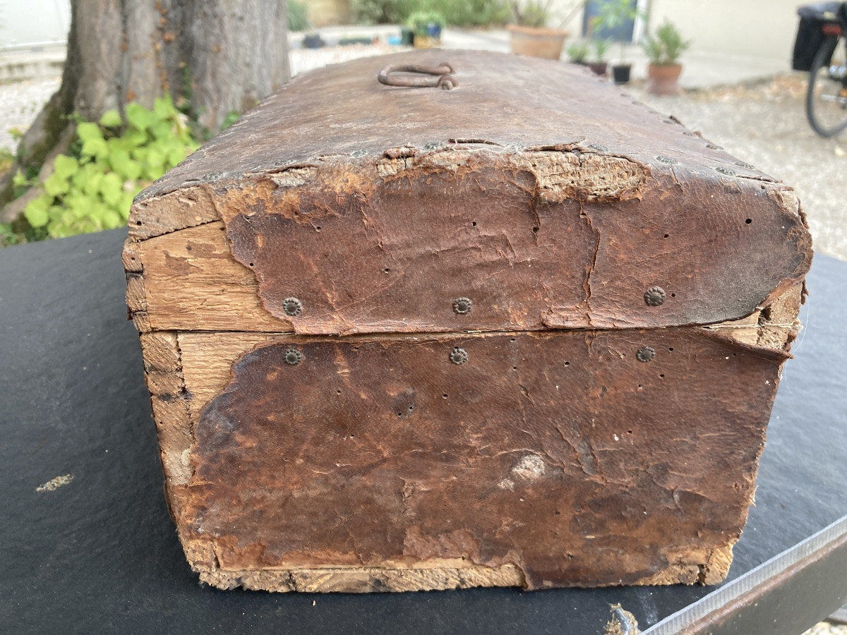 Small 18th Century Chest -photo-4