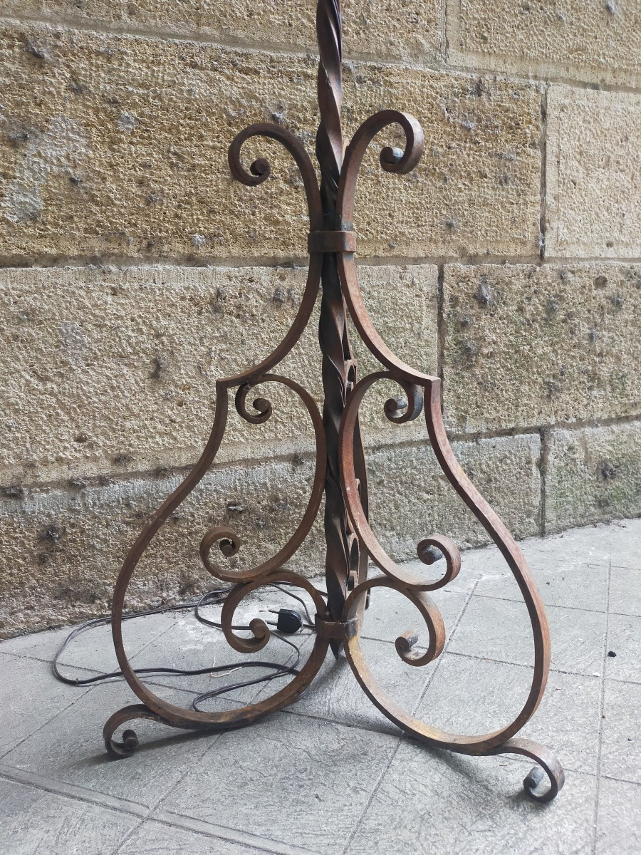 Lampadaire en fer de style gothique-photo-1