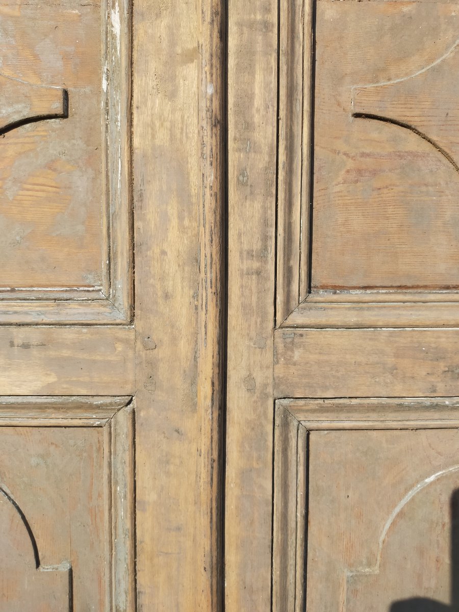 17th-century Wood-paneled Cupboard-photo-2