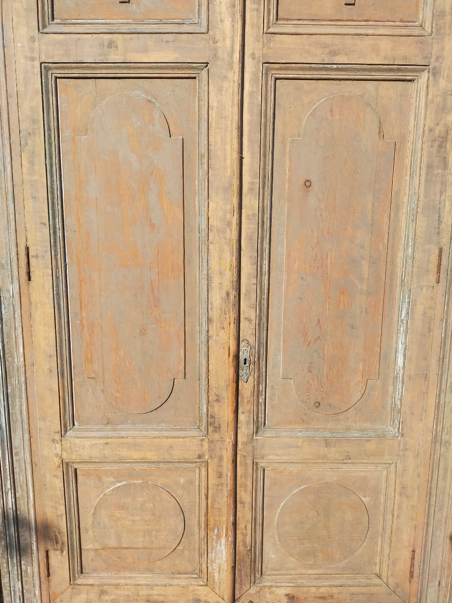17th-century Wood-paneled Cupboard-photo-4