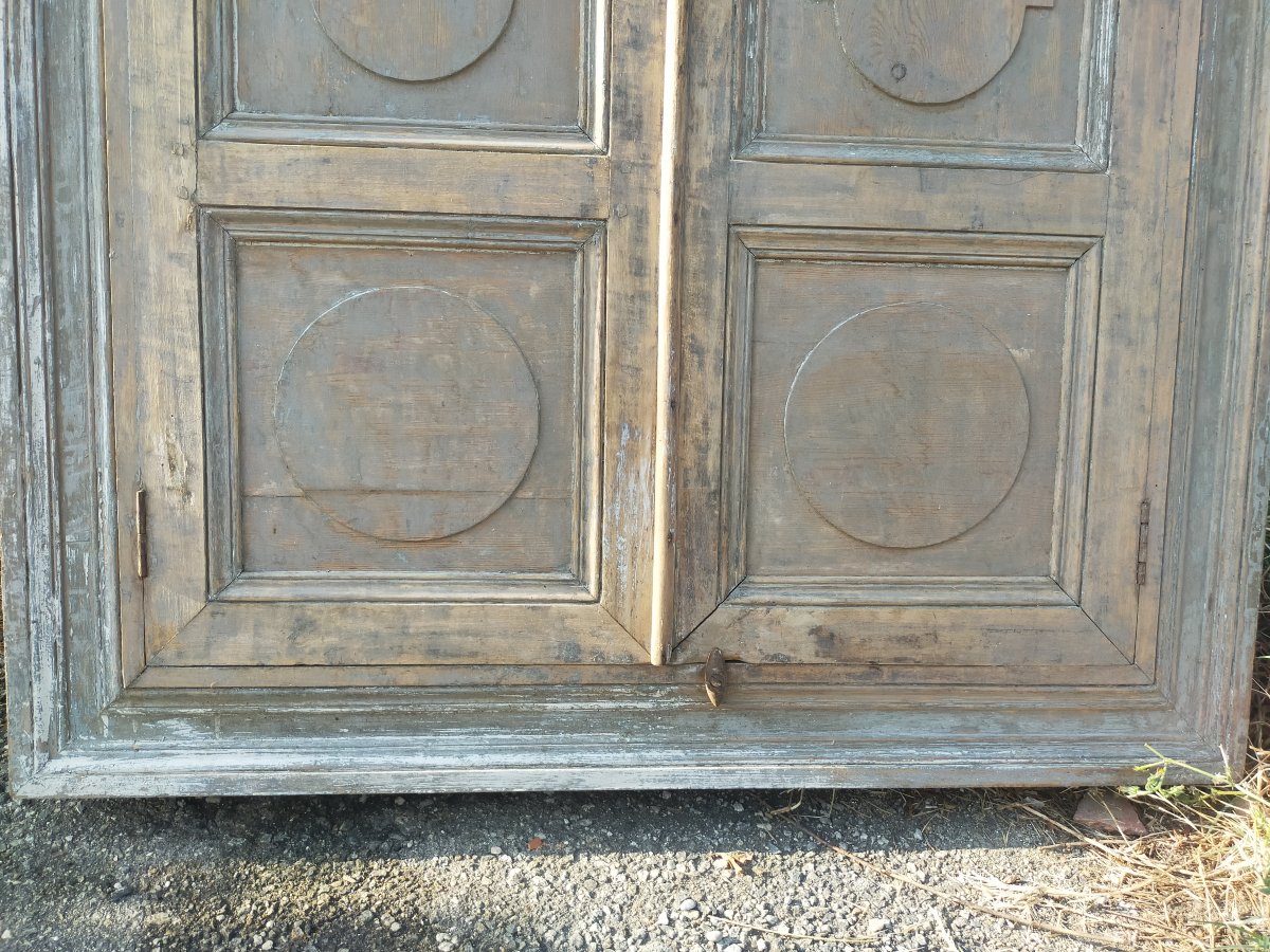 17th-century Wood-paneled Cupboard-photo-2