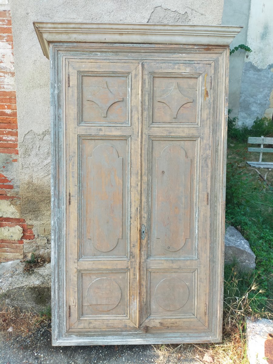 17th-century Wood-paneled Cupboard-photo-4