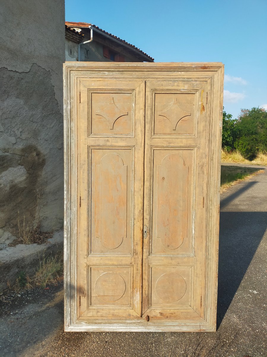 17th-century Wood-paneled Cupboard