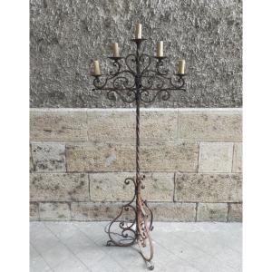 Lampadaire en fer de style gothique