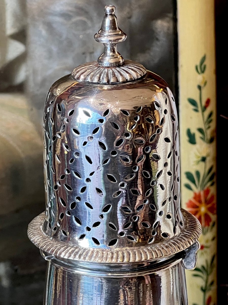 Grande Saupoudreuse XVIIIè, Louis XIV, argentée , balustre à baïonnette. -photo-4