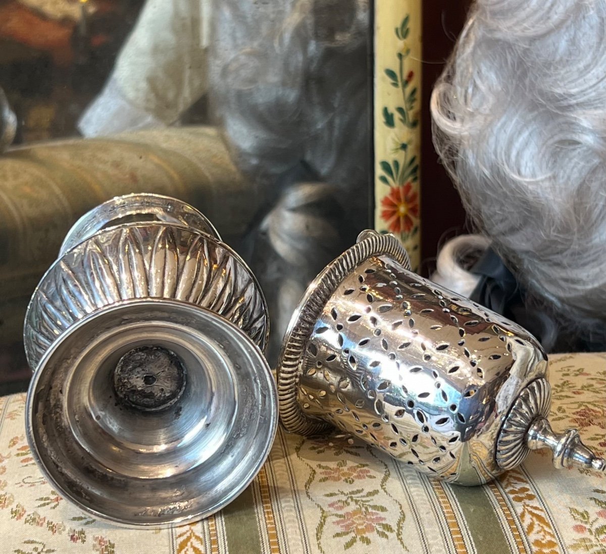 Grande Saupoudreuse XVIIIè, Louis XIV, argentée , balustre à baïonnette. -photo-6