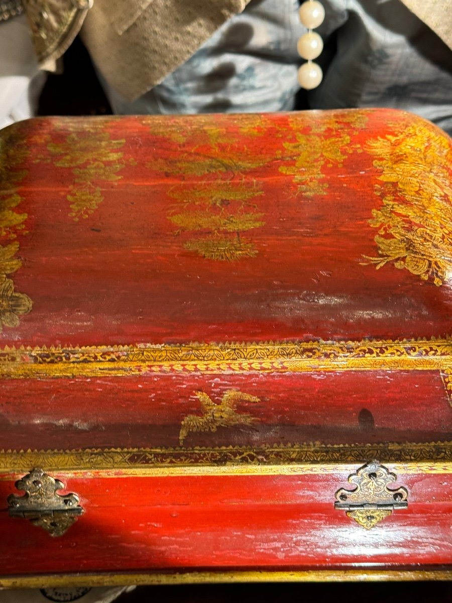 Rare Regency Box “coral Red And Gold” For Toilette Or Wig, Early 18th Century.-photo-1