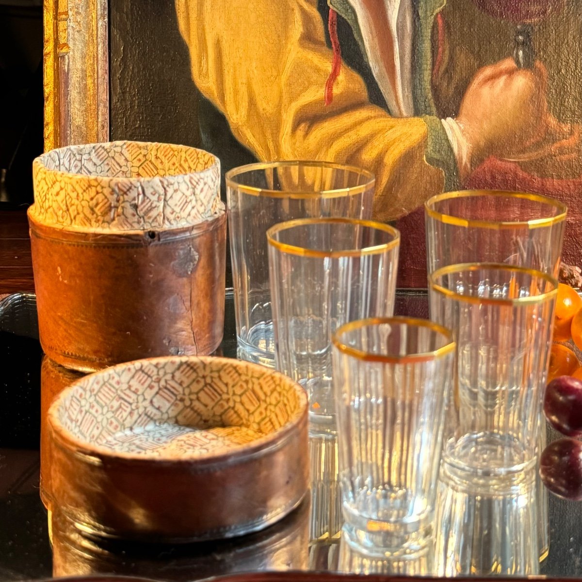 Rare Cylindrical Leather Box With Its 5 Glasses, Circa 1775, For Travel.