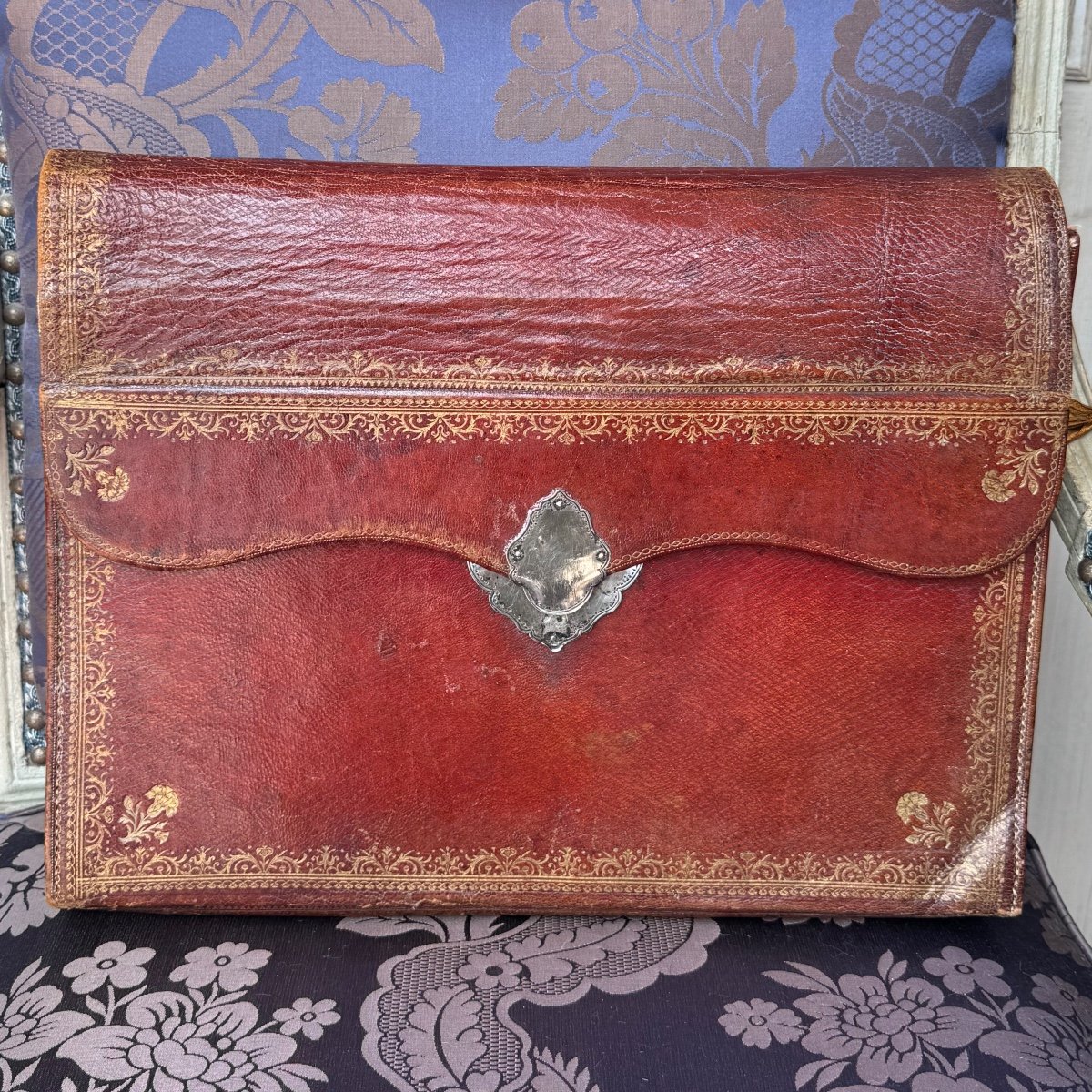 Grand portefeuille à soufflets  Louis XV, maroquin  rouge, motifs dorées, XVIIIè.-photo-2