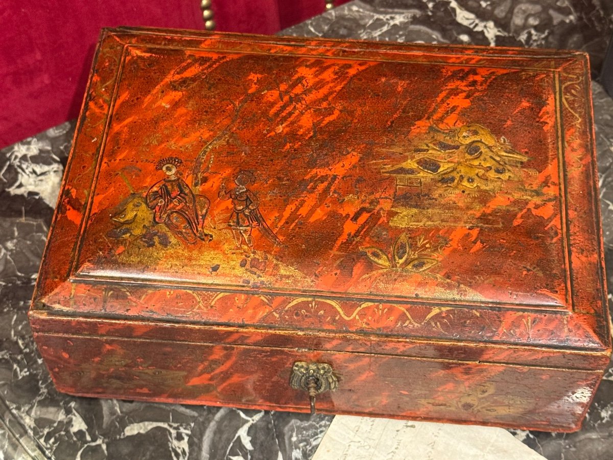 Coffret fin XVIIIè pour toilette et perruque  vernis Martin d’Asie. -photo-1