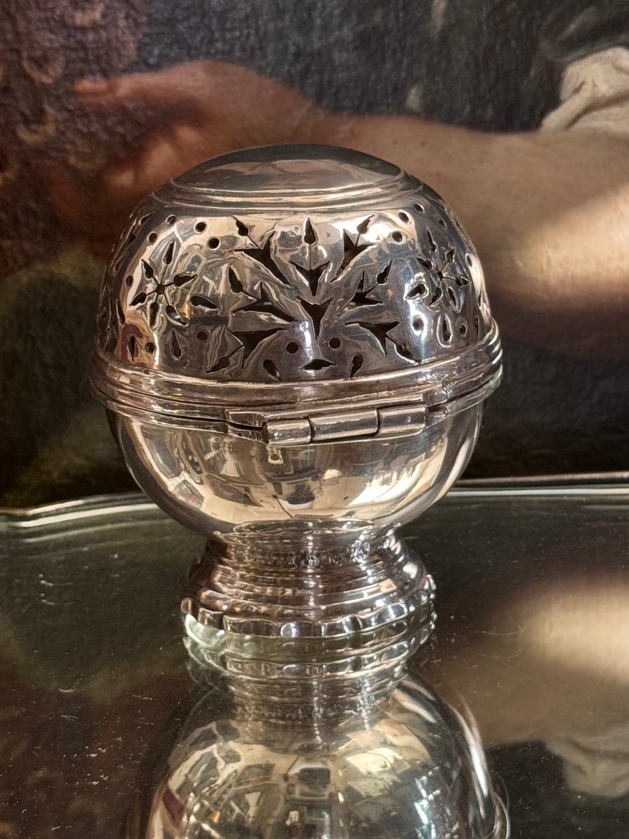 18th Century Toilet Sponge Ball, Silver-plated Bronze.-photo-2