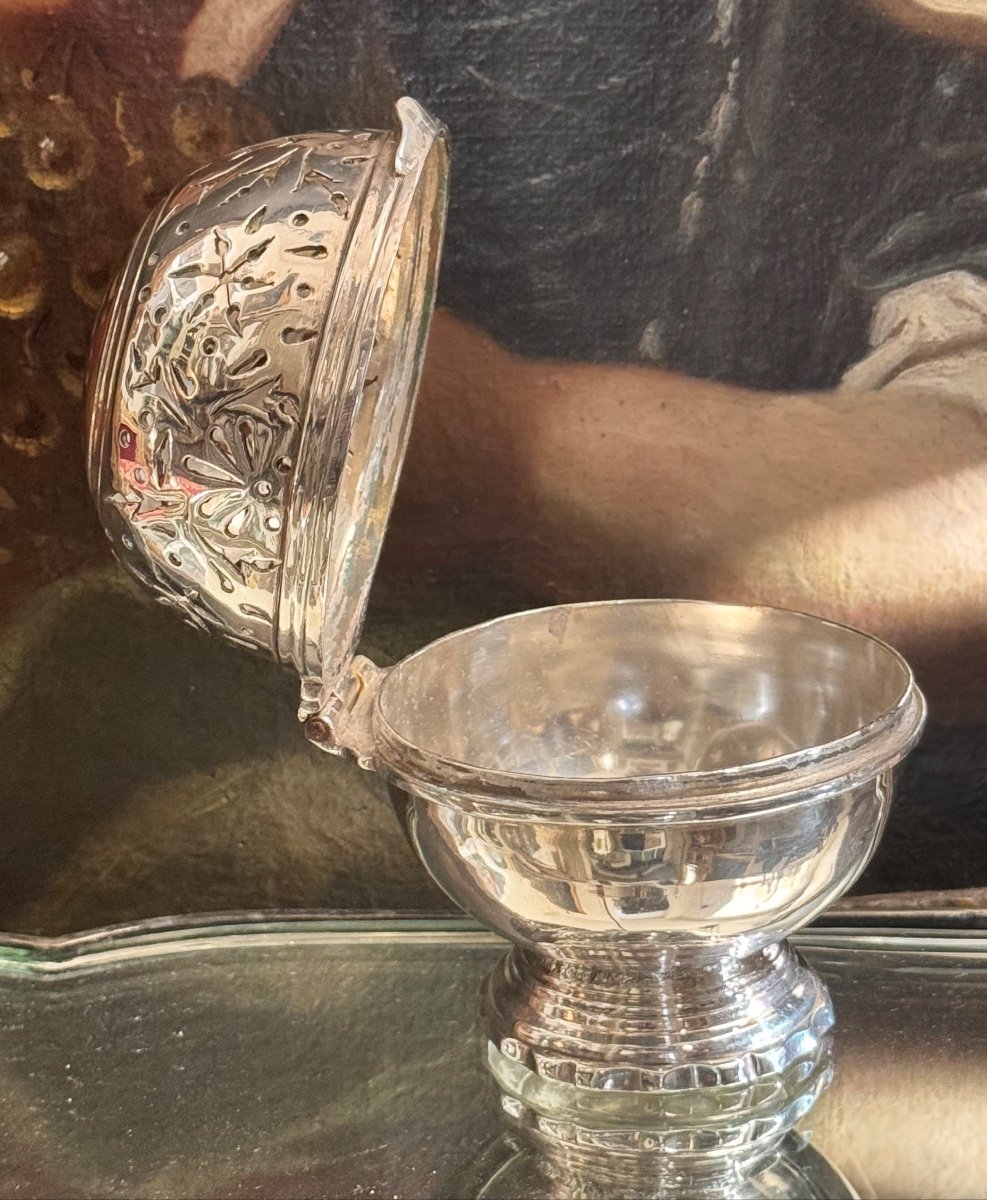 18th Century Toilet Sponge Ball, Silver-plated Bronze.-photo-1