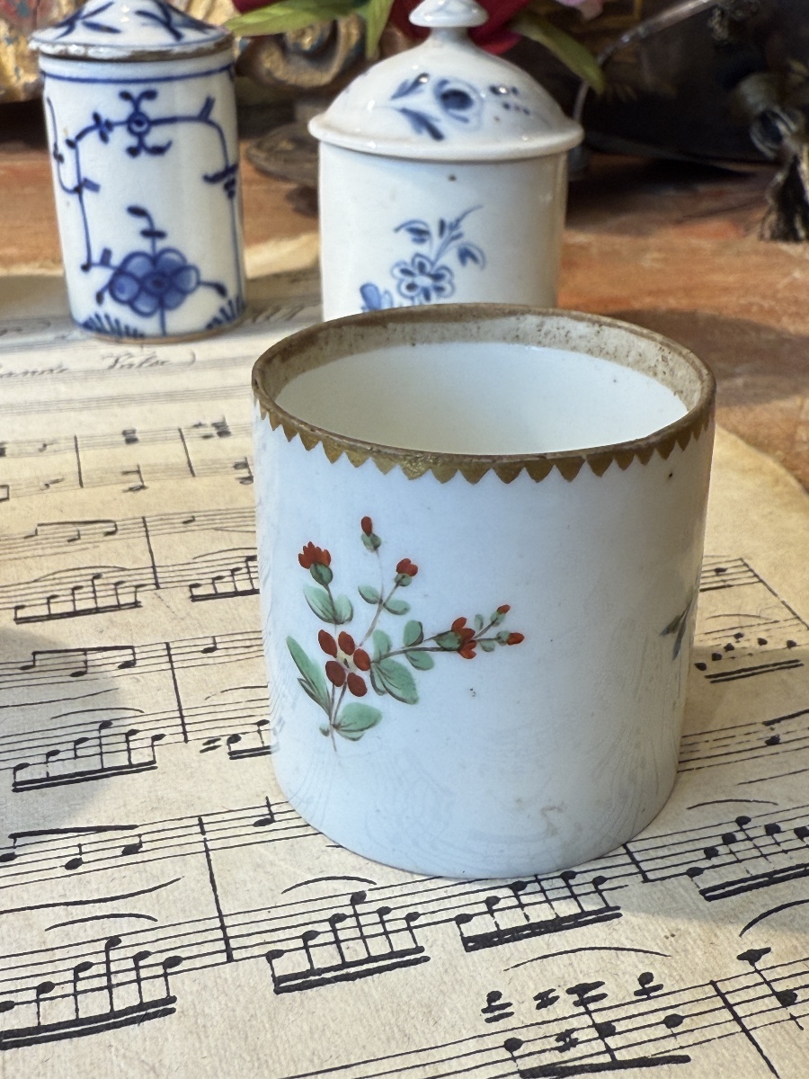 Petits pots porcelaines à fard XVIIIe pour coiffeuse ou coffret. -photo-3