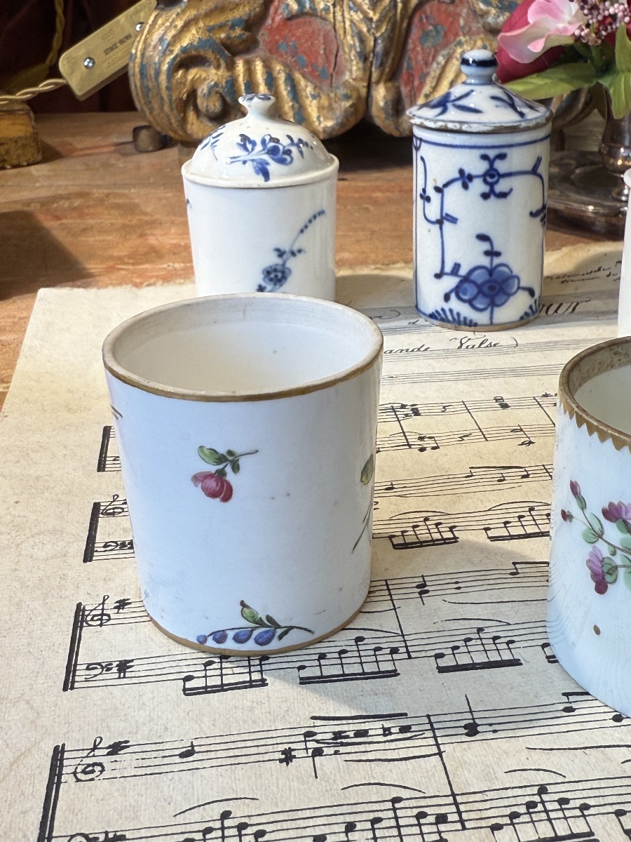 Petits pots porcelaines à fard XVIIIe pour coiffeuse ou coffret. -photo-5