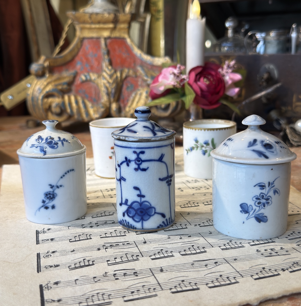 Petits pots porcelaines à fard XVIIIe pour coiffeuse ou coffret. -photo-8