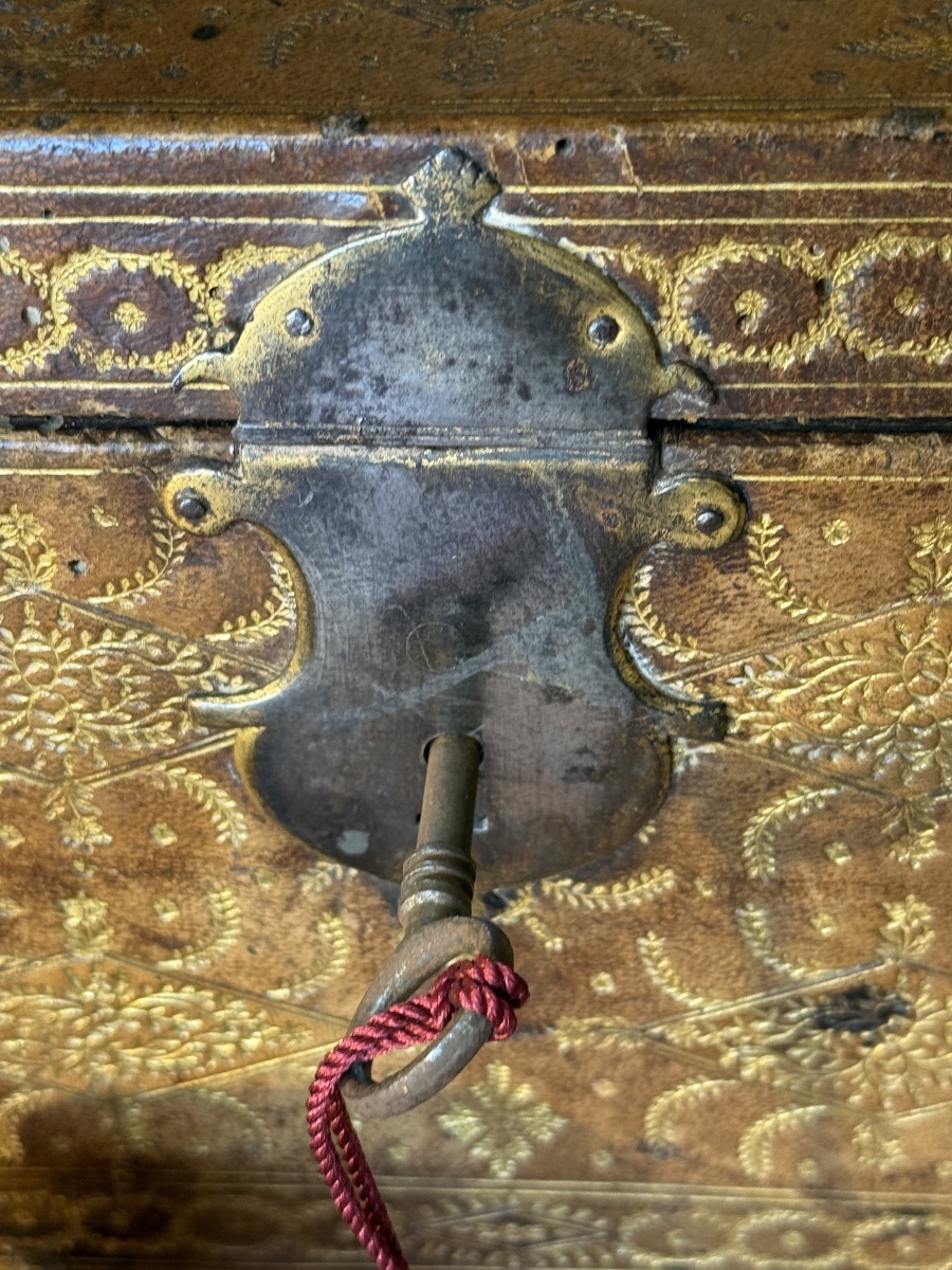 Large 18th Century Leather Box, With Gold Motifs Stamped On All Sides.-photo-1