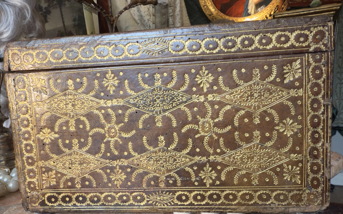 Large 18th Century Leather Box, With Gold Motifs Stamped On All Sides.-photo-2
