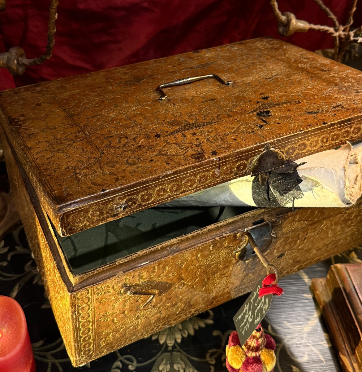 Large 18th Century Leather Box, With Gold Motifs Stamped On All Sides.-photo-3
