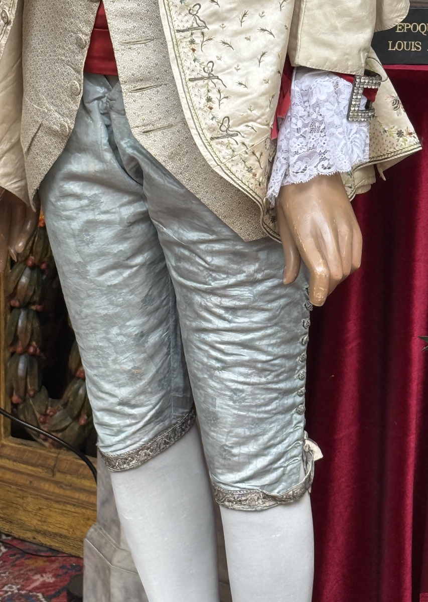  Habits d’homme XVIIIè : Veste, Gilet et Culotte, tissus luxueux.-photo-4
