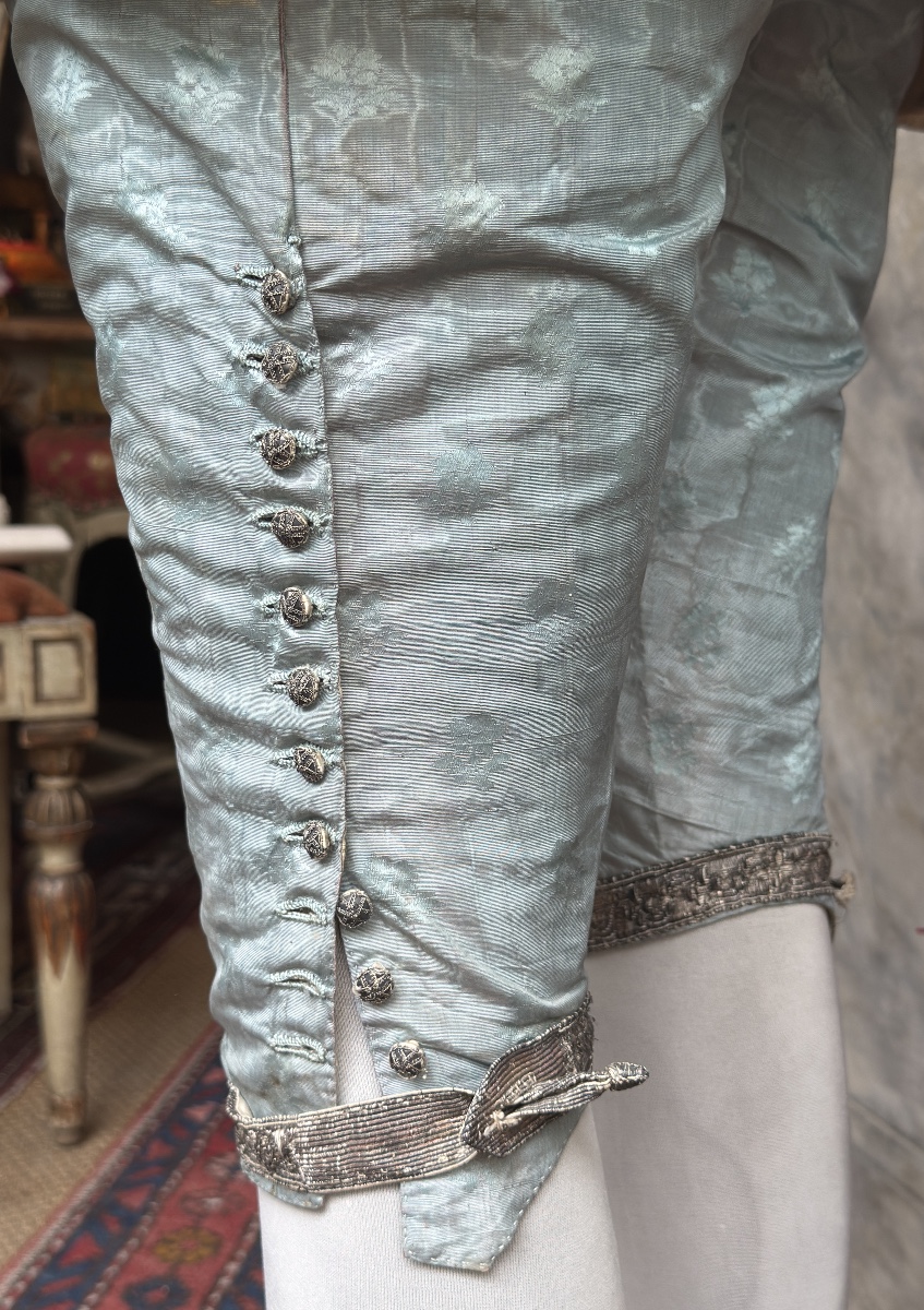  Habits d’homme XVIIIè : Veste, Gilet et Culotte, tissus luxueux.-photo-4