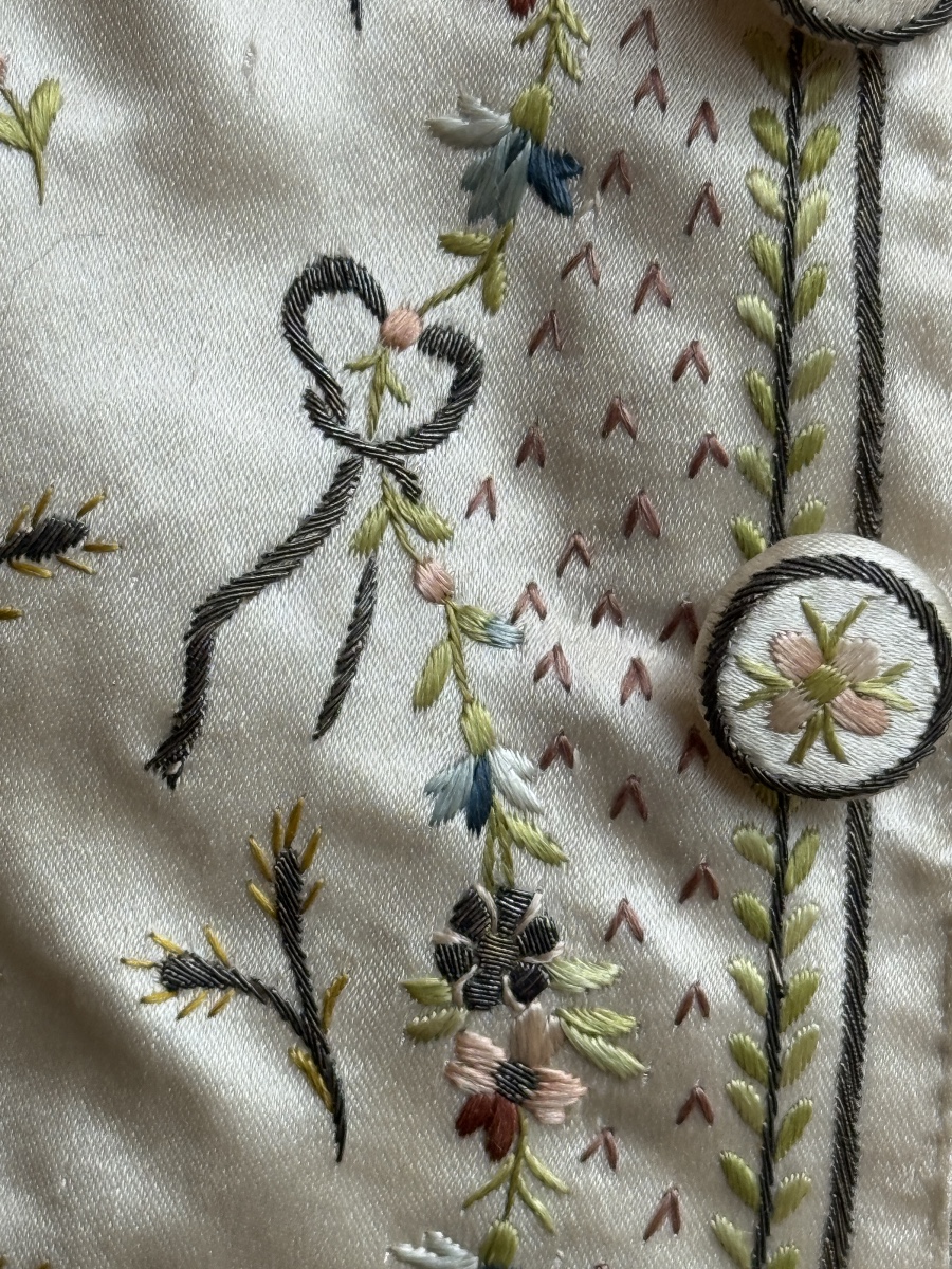  Habits d’homme XVIIIè : Veste, Gilet et Culotte, tissus luxueux.-photo-5