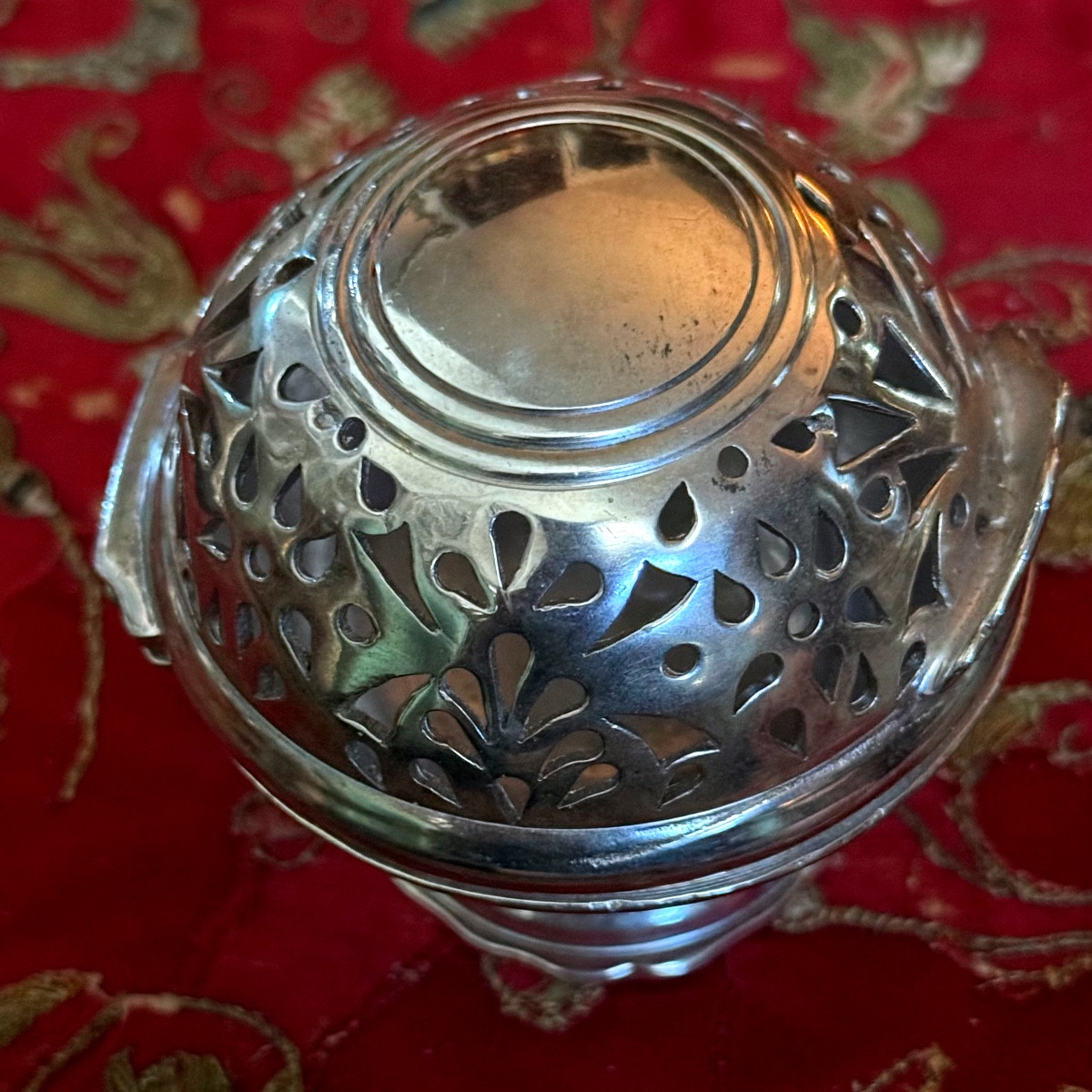 18th Century Toilet Sponge Ball, Silver-plated Bronze. -photo-1