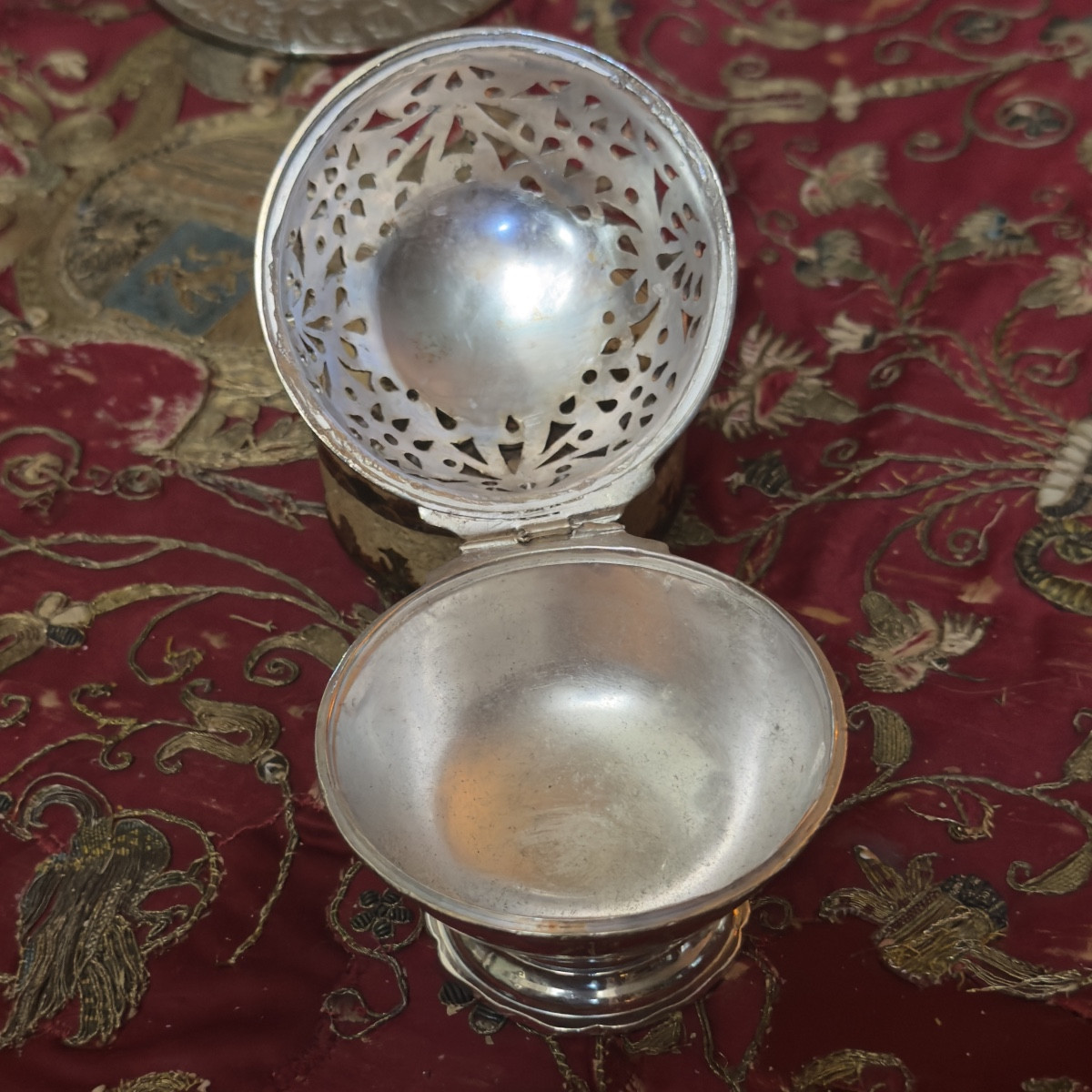 18th Century Toilet Sponge Ball, Silver-plated Bronze. -photo-2