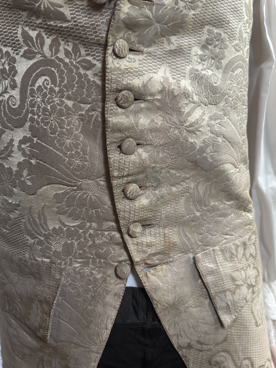 Ensemble d’homme  XVIIIe, veste, gilet, culotte, sur mannequin ancien-photo-1