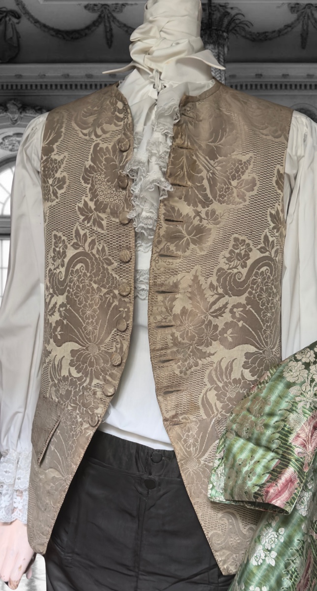 Ensemble d’homme  XVIIIe, veste, gilet, culotte, sur mannequin ancien-photo-2