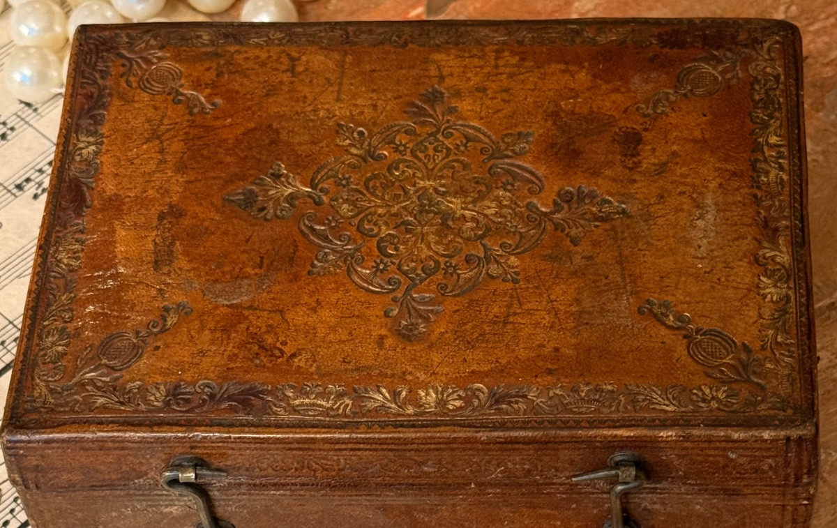 Rare 18th Century Leather Box For Jewelry Or Makeup. Louis XVI Period. -photo-2
