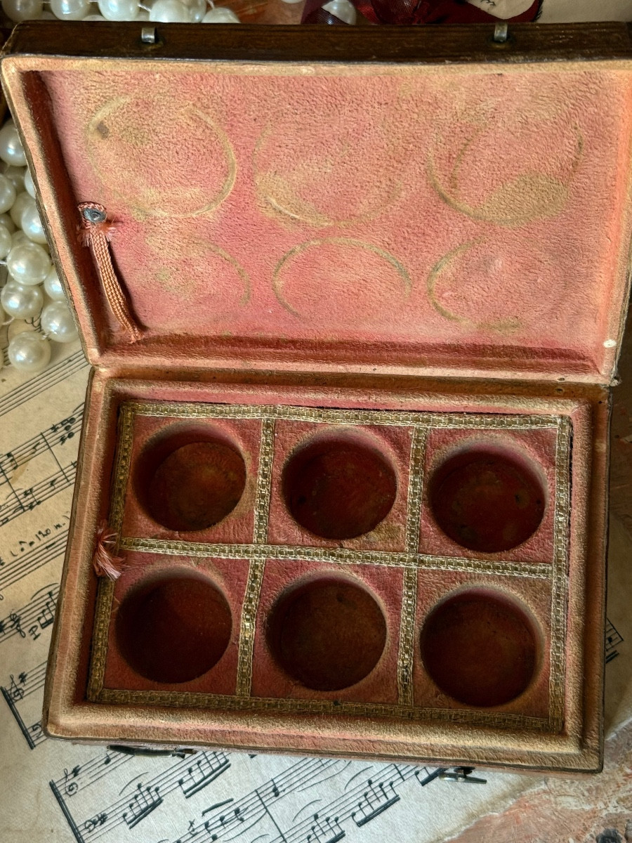 Rare 18th Century Leather Box For Jewelry Or Makeup. Louis XVI Period. -photo-4