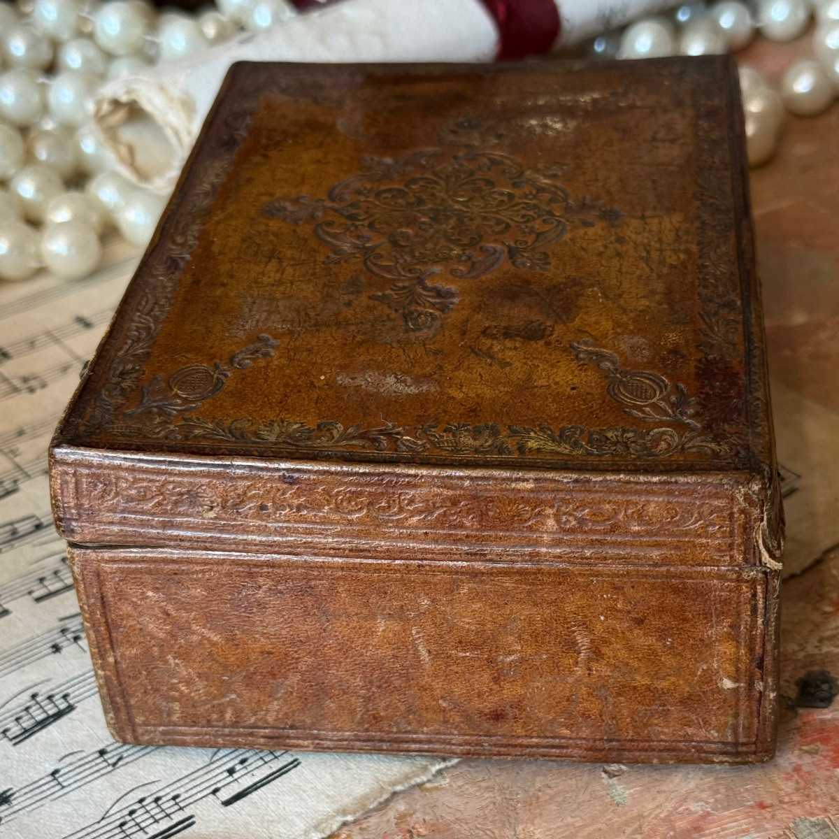 Rare 18th Century Leather Box For Jewelry Or Makeup. Louis XVI Period. -photo-2