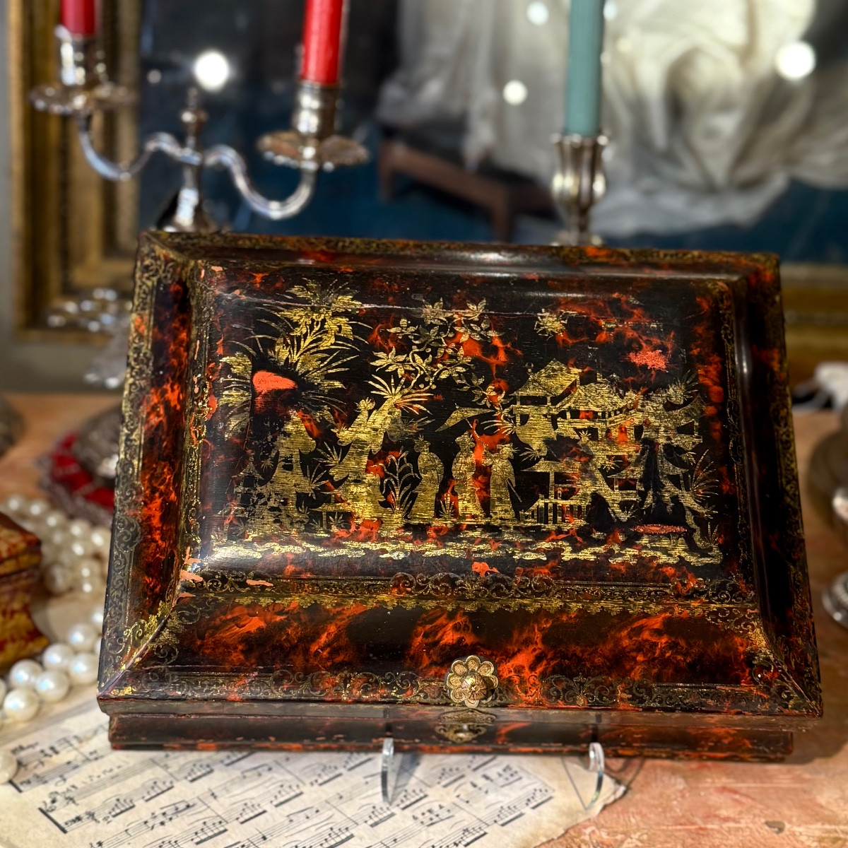 Coffret de toilette, à perruque, vernis Martin,  Régence XVIIIe