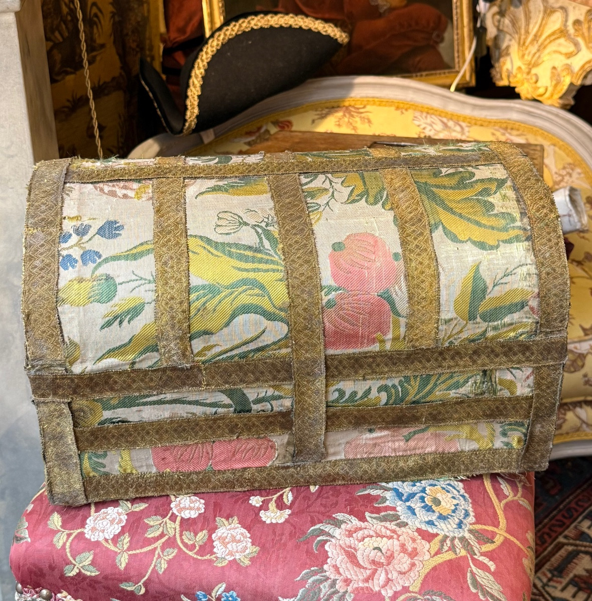 18th-century Wooden Chest Covered In Period Fabrics And Gold Thread Braid -photo-3