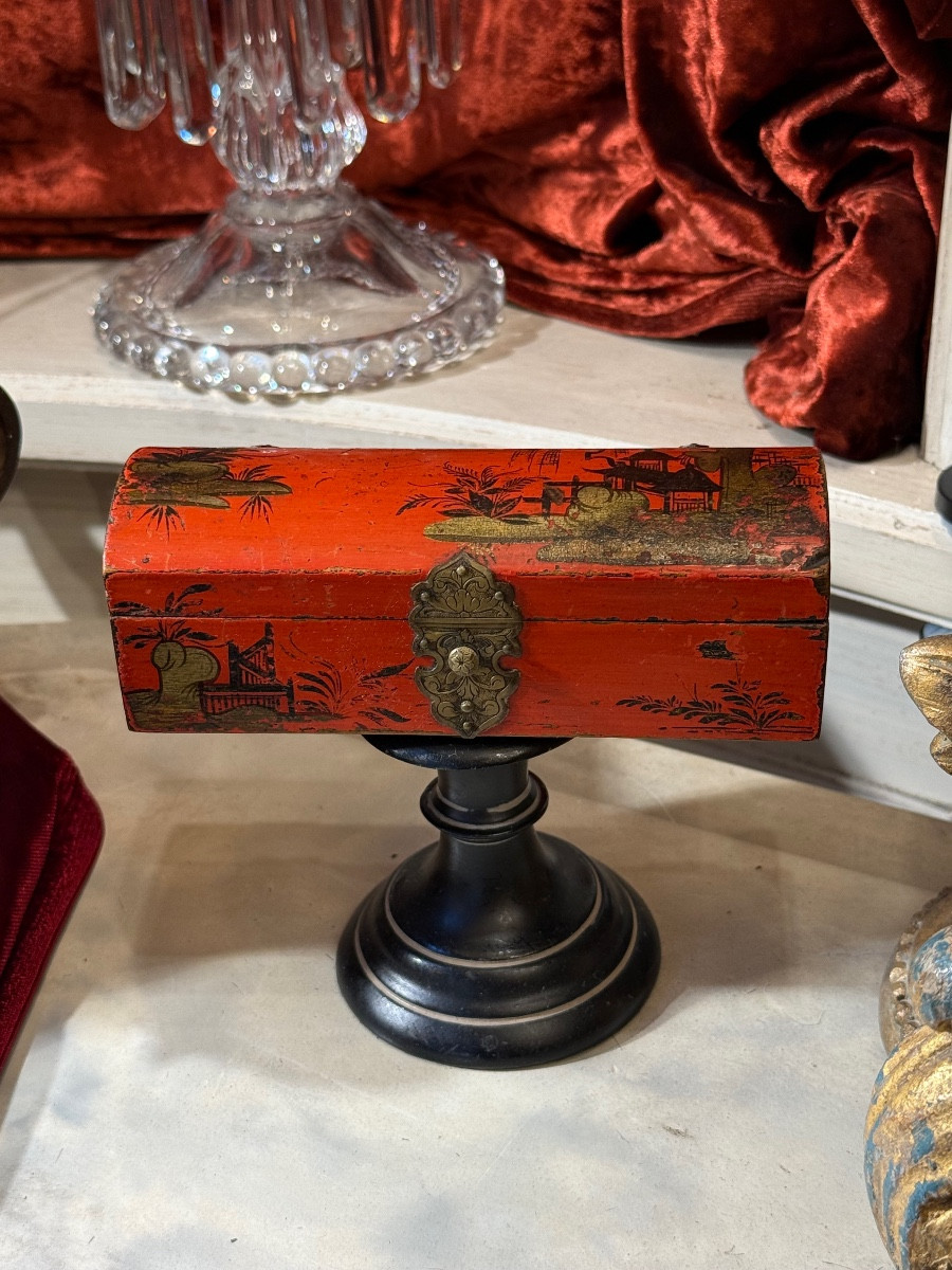 Petit coffret à épingles  vernis Martin XVIIIè rouge et or.-photo-1