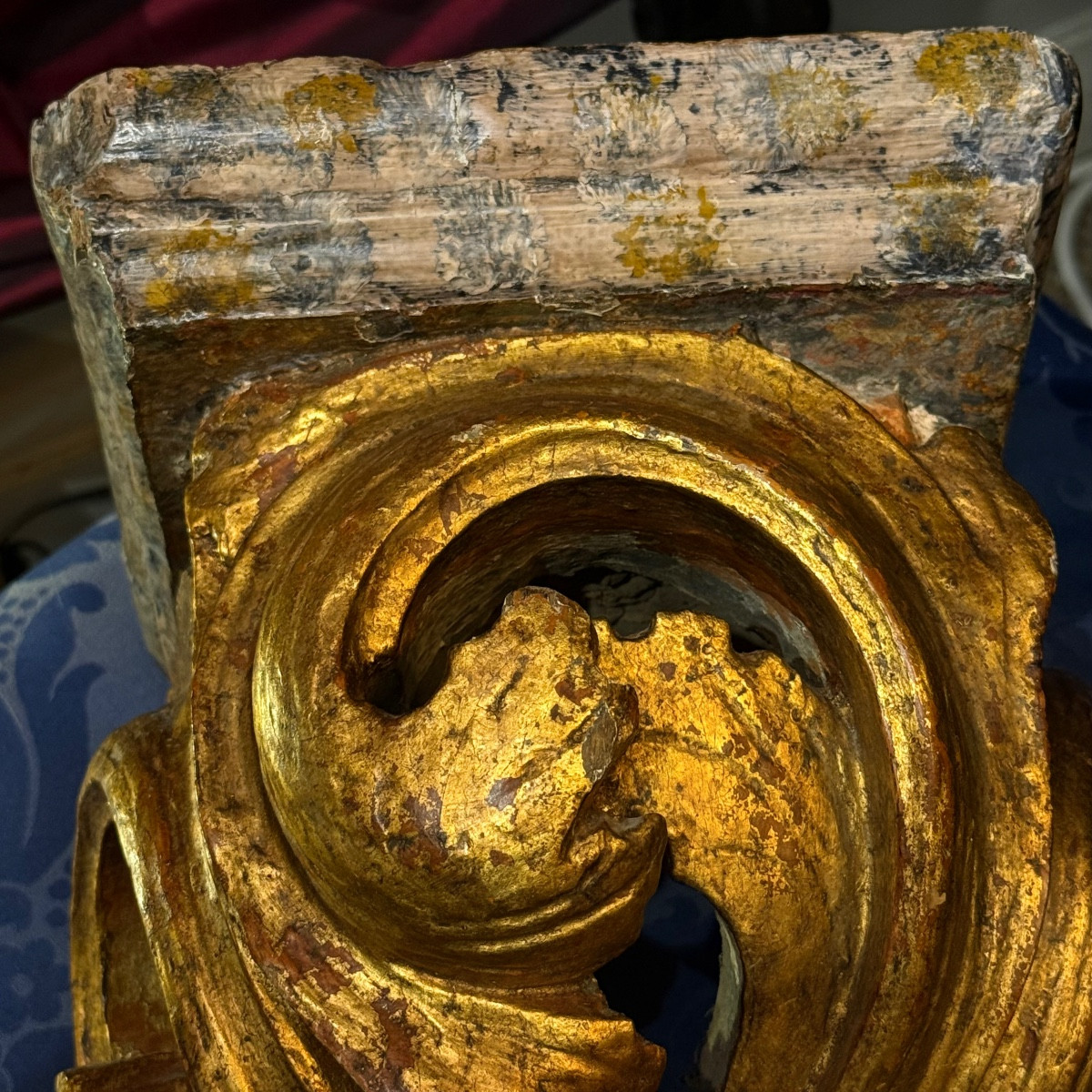17th Century Wall Console Carved With Gilded Corinthian Acanthus Scrolls. -photo-1