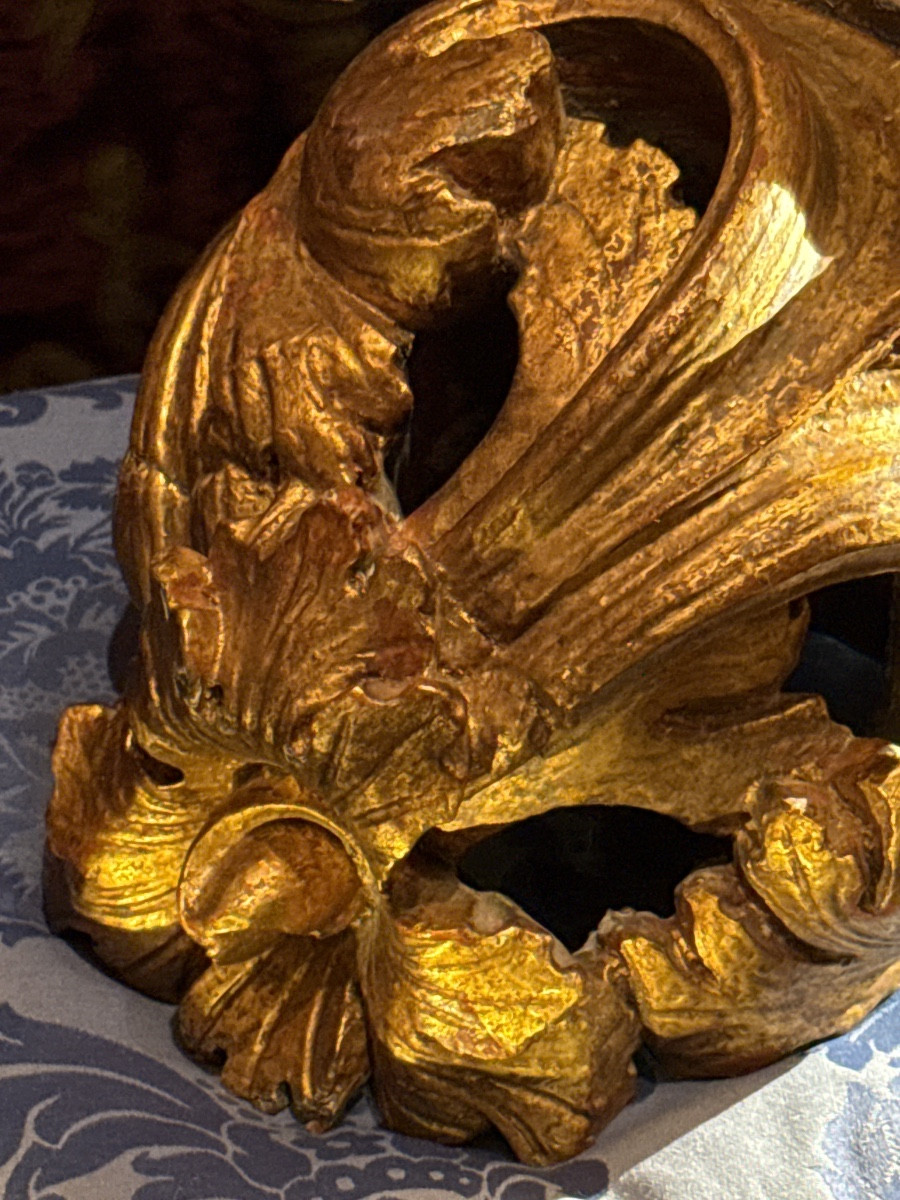17th Century Wall Console Carved With Gilded Corinthian Acanthus Scrolls. -photo-5